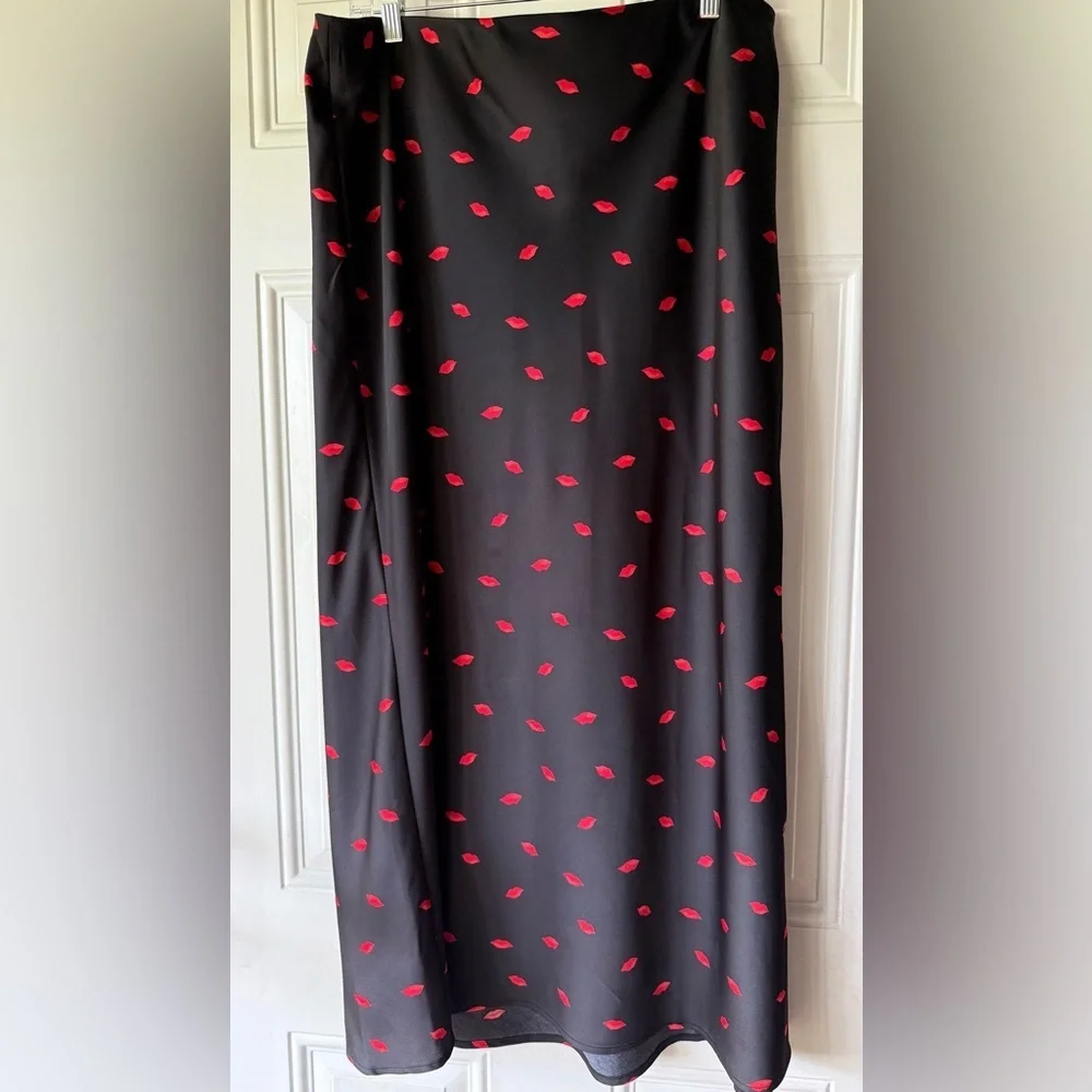 a new day Red Lips Printed Midi Skirt